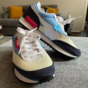 Adorable ladies retro Puma sneakers